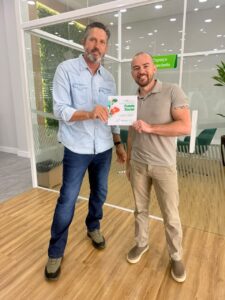 APAE de Itapeva participa da entrega das placas do Fundo Social 2026 do Sicredi