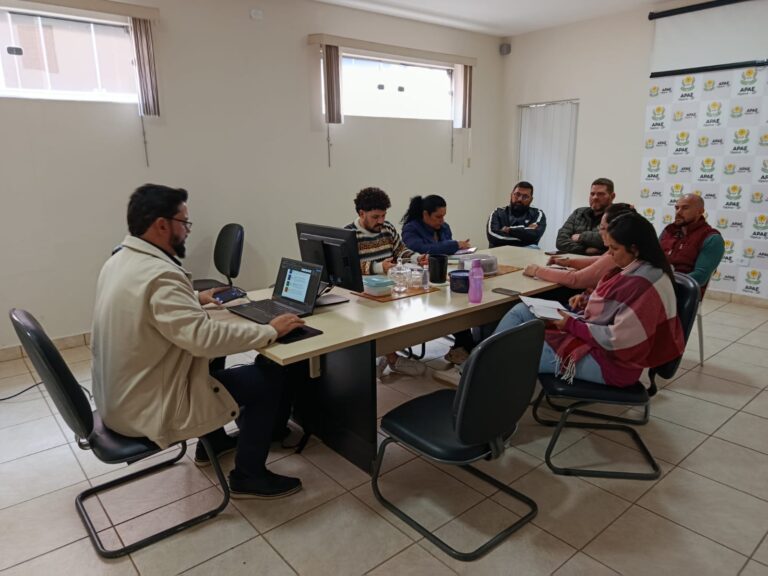 APAE Itapeva realiza reunião estratégica com equipes
